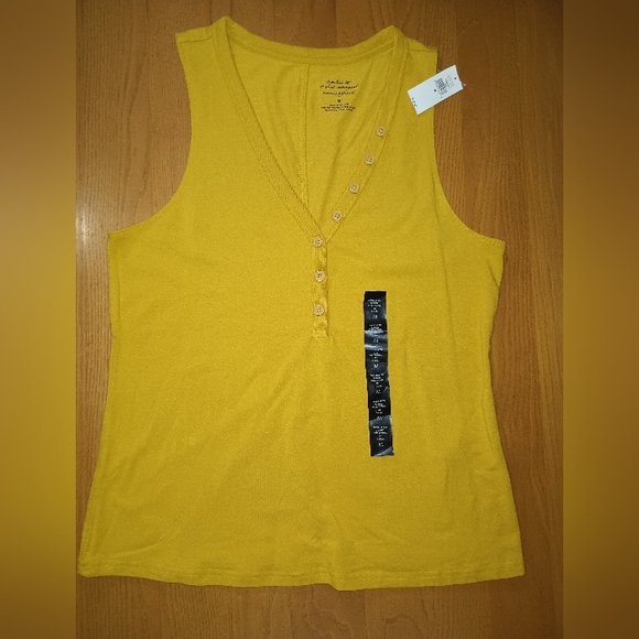 NWT Banana Republic Women's Medium Mustard Yellow Timeless Tee Tank Top Buttons - Picture 1 of 5